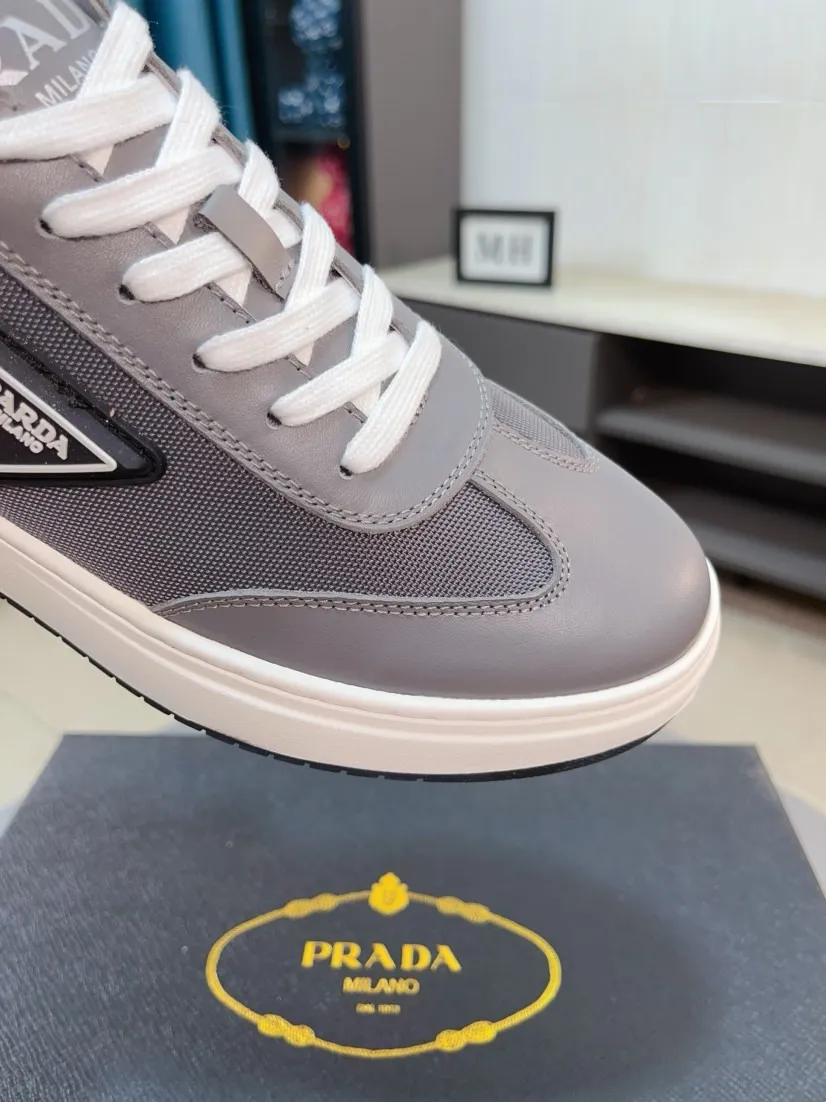 Men's shoes 💰420🌹🌹High-quality new Prada counters are launched simultaneously. The new men's shoes and 😘fabrics are selected from imported mesh and glue-spraying technology. Imported cowhide lining. 👍🏿High-end☄️Open-molded non-slip rubber outsole, exquisite lines, simple and elegant, comfortable and high-end for leisure travel. Code number: 38 to 44
